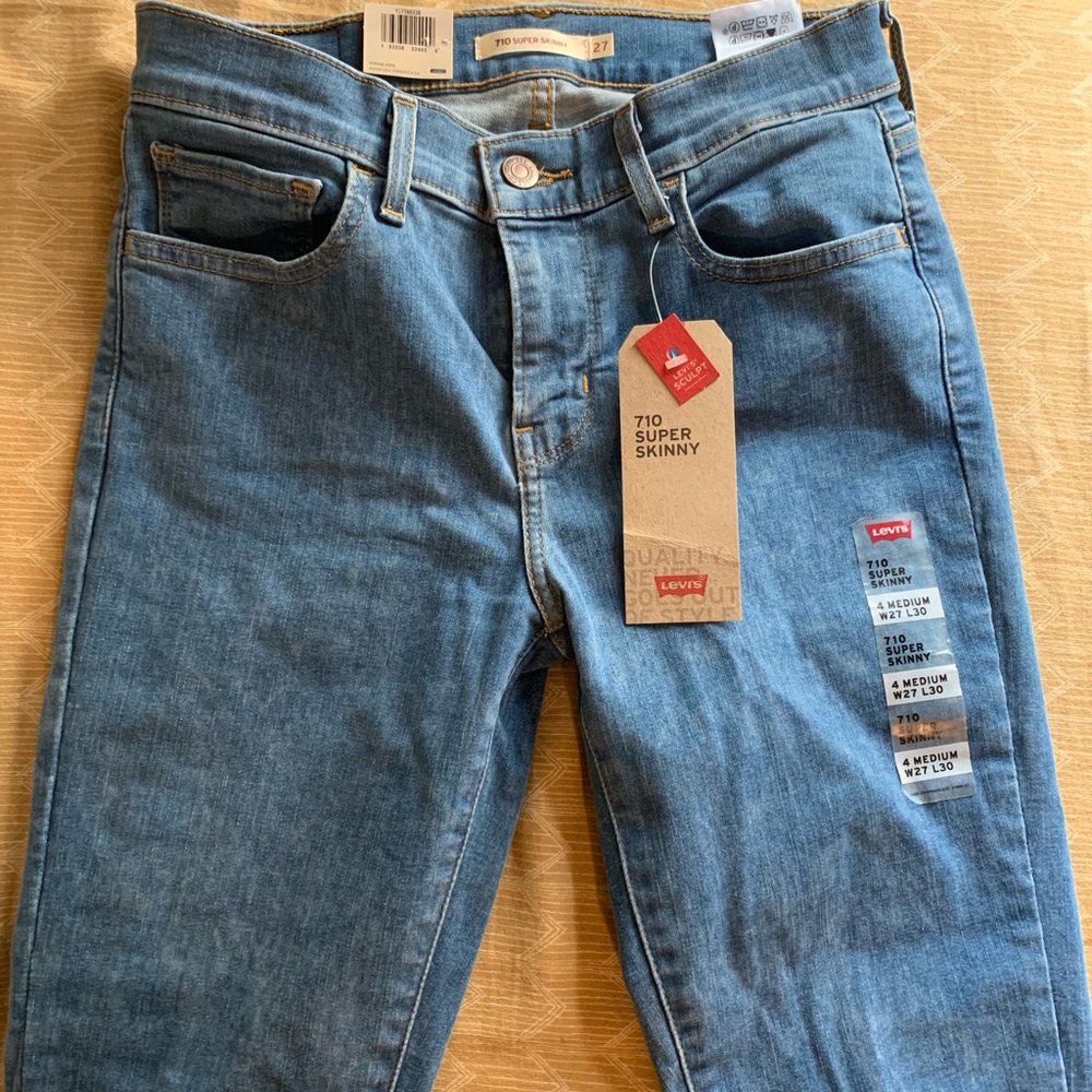 Levis 710 super skinny mid rise size 4 w27 L30